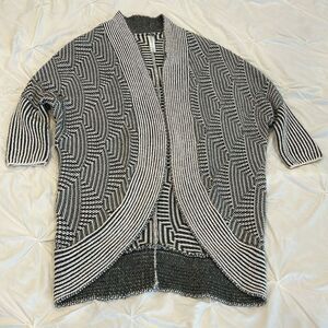 Aeropostale Women's Black and White Open Front Knitted Cardigan Sweater Medium